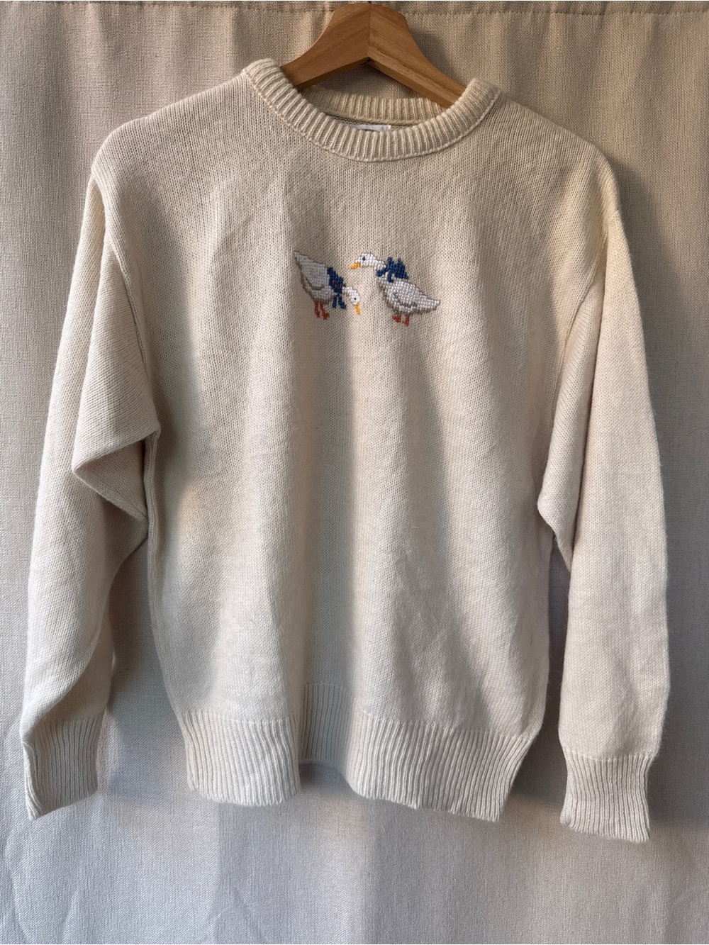 Vintage Cream Sweater with Blue-Accented Duck Embroidery - Picture 2 of 4